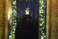 Welcoming Christmas Entryway Decoration For Your Home 44