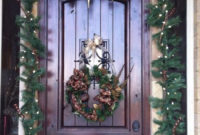 Welcoming Christmas Entryway Decoration For Your Home 48