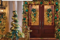 Welcoming Christmas Entryway Decoration For Your Home 52