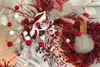 Awesome Red And White Christmas Tree Decoration Ideas 21