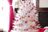 Awesome Red And White Christmas Tree Decoration Ideas 37