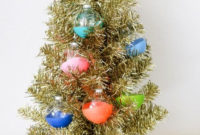 Charming Traditional Christmas Tree Decor Ideas 02