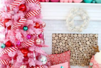Charming Traditional Christmas Tree Decor Ideas 03