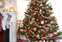Charming Traditional Christmas Tree Decor Ideas 04