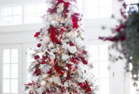 Charming Traditional Christmas Tree Decor Ideas 05