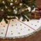 Charming Traditional Christmas Tree Decor Ideas 09