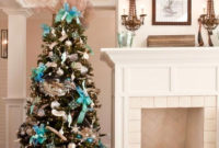 Charming Traditional Christmas Tree Decor Ideas 18