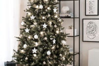 Charming Traditional Christmas Tree Decor Ideas 21