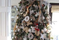 Charming Traditional Christmas Tree Decor Ideas 24