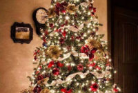 Charming Traditional Christmas Tree Decor Ideas 27