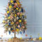 Charming Traditional Christmas Tree Decor Ideas 31