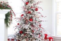 Charming Traditional Christmas Tree Decor Ideas 32