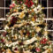 Charming Traditional Christmas Tree Decor Ideas 33
