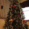 Charming Traditional Christmas Tree Decor Ideas 46