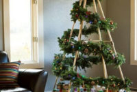 Charming Traditional Christmas Tree Decor Ideas 47