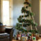 Charming Traditional Christmas Tree Decor Ideas 47