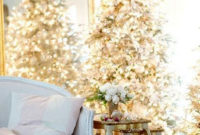 Charming Traditional Christmas Tree Decor Ideas 50