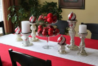 Eye Catching Kitchen Table Christmas Decoration Ideas 32