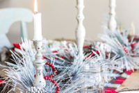 Eye Catching Kitchen Table Christmas Decoration Ideas 33