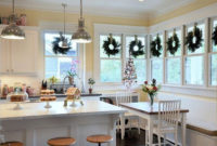 Eye Catching Kitchen Table Christmas Decoration Ideas 36