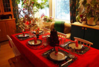 Eye Catching Kitchen Table Christmas Decoration Ideas 44