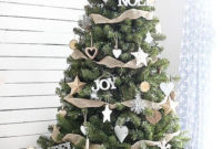 Gorgeous Farmhouse Christmas Tree Decoration Ideas 01
