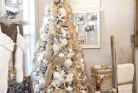 Gorgeous Farmhouse Christmas Tree Decoration Ideas 18