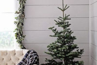 Gorgeous Farmhouse Christmas Tree Decoration Ideas 36