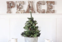 Gorgeous Farmhouse Christmas Tree Decoration Ideas 41