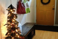 Marvelous Christmas Entryway Decoration Ideas 02