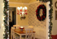 Marvelous Christmas Entryway Decoration Ideas 19