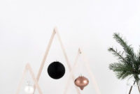 Minimalist Christmas Decoration On A Budget 41