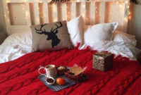 Pretty Christmas Decoration Ideas For Your Bedroom 03