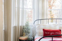 Pretty Christmas Decoration Ideas For Your Bedroom 05