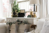 Pretty Christmas Decoration Ideas For Your Bedroom 06