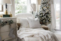 Pretty Christmas Decoration Ideas For Your Bedroom 15