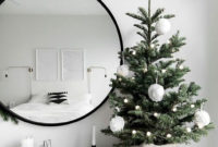 Pretty Christmas Decoration Ideas For Your Bedroom 16