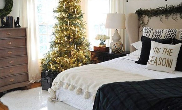 51 Pretty Christmas Decoration Ideas For Your Bedroom