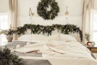 Pretty Christmas Decoration Ideas For Your Bedroom 37