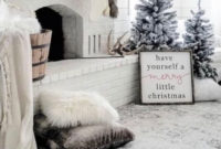 Smart Fireplace Christmas Decoration Ideas 16