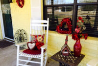 Elegant Front Porch Valentines Day Decor Ideas 24