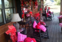 Elegant Front Porch Valentines Day Decor Ideas 35
