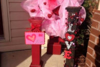 Elegant Front Porch Valentines Day Decor Ideas 38