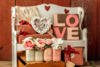Elegant Front Porch Valentines Day Decor Ideas 52