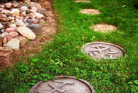 Innovative Stepping Stone Pathway Decor For Your Garden 06