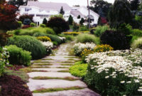 Innovative Stepping Stone Pathway Decor For Your Garden 44