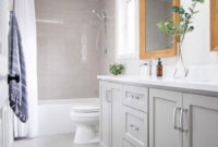 Simple Traditional Bathroom Design Ideas 26
