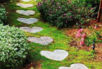 Best DIY Garden Path Designs You Can Bulid To Complete Your Gardens 37