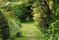 Best DIY Garden Path Designs You Can Bulid To Complete Your Gardens 54