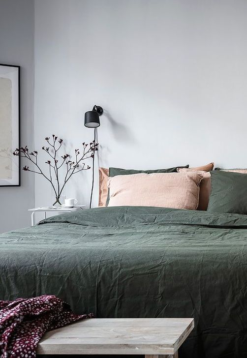 43 Natural Green Bedroom Design Ideas - HOMYSTYLE
